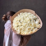 Розы белые недорого: 51 цветок, высота 50 см - Фотография 7