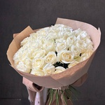Розы белые недорого: 51 цветок, высота 50 см - Фотография 6