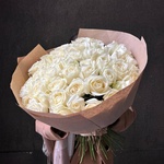 Розы белые недорого: 51 цветок, высота 50 см - Фотография 5