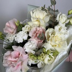 Букет «Мысли о тебе: французская роза + аквабокс и коробка переноска» - Фотография 7