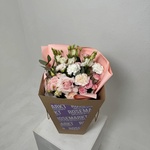 Букет «Рука об руку: кустовые розы + аквабокс и коробка-переноска» - Фотография 7