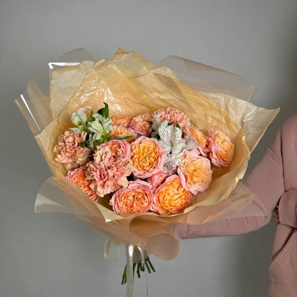 Букет «Тепло воспоминаний: пионовидная роза + аквабокс и коробка переноска»