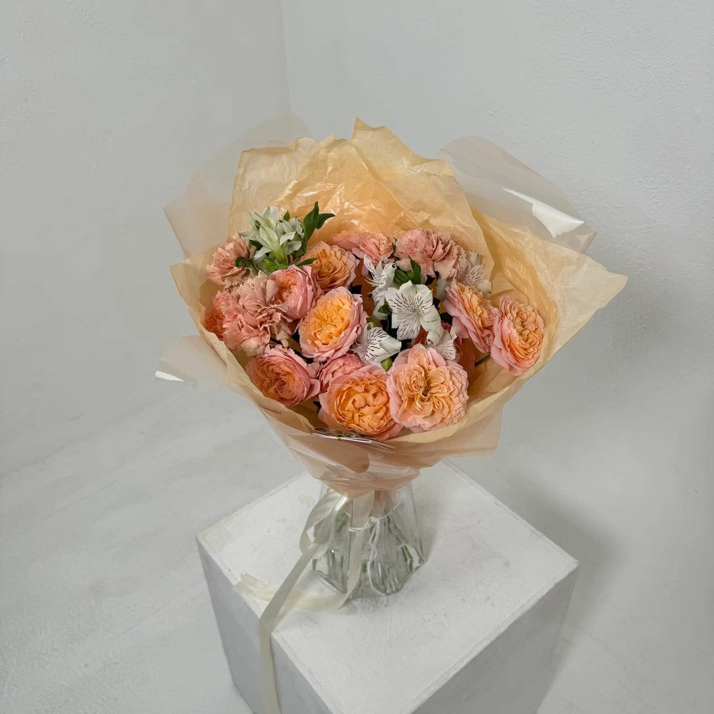 Букет «Тепло воспоминаний: пионовидная роза + аквабокс и коробка переноска»