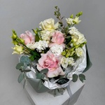 Букет «Мысли о тебе: французская роза + аквабокс и коробка переноска» - Фотография 3