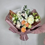 Букет «Радость встречи: пионовидная роза + аквабокс и коробка-переноска» - Фотография 2