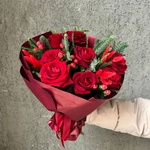 Подарок: 9 красных роз с еловыми ветками + аквабокс с коробкой-переноской - Фотография 7