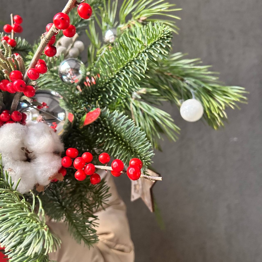 Цветочный новогодний подарок с Раффаэлло