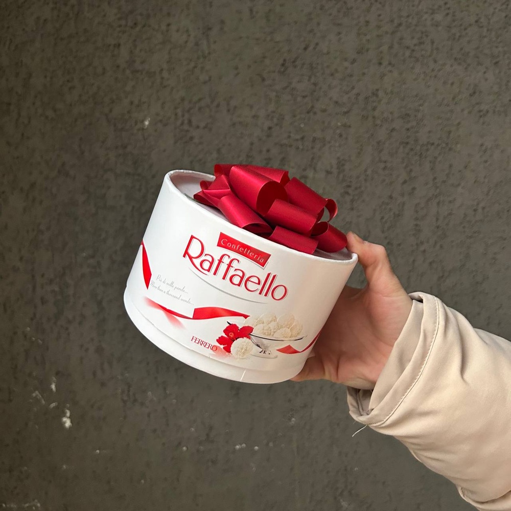 Цветочный новогодний подарок с Раффаэлло