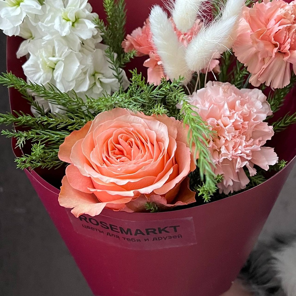 Рябины гроздья алые: карамельные диантусы и пионовидная роза