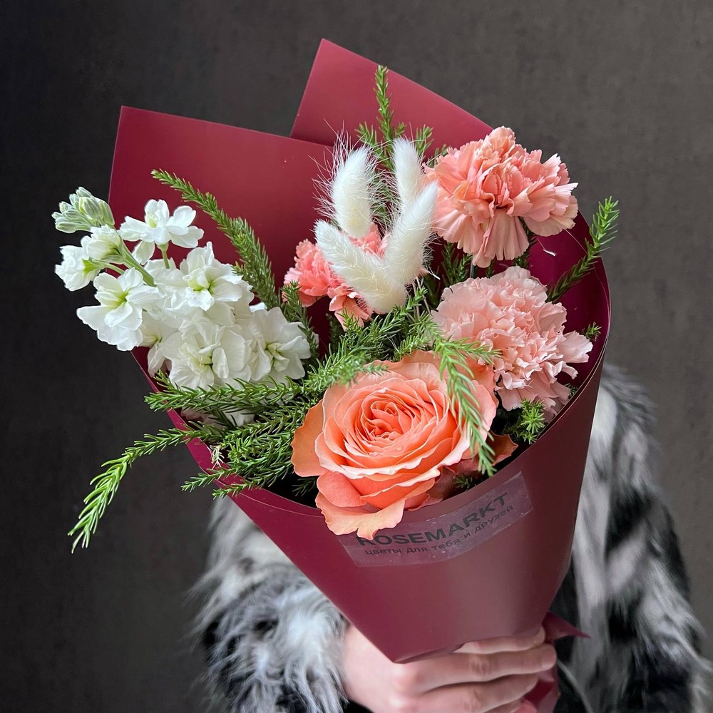 Рябины гроздья алые: карамельные диантусы и пионовидная роза