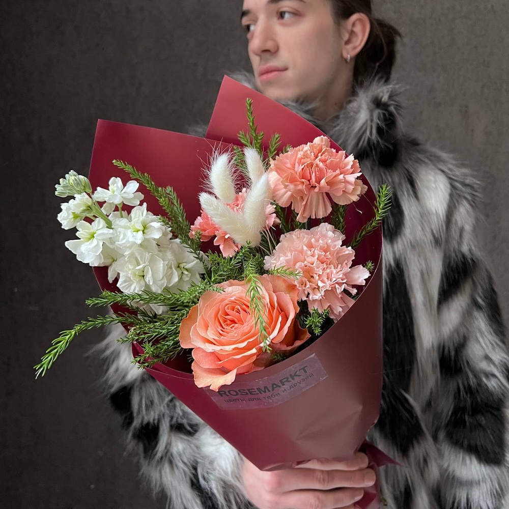 Рябины гроздья алые: карамельные диантусы и пионовидная роза