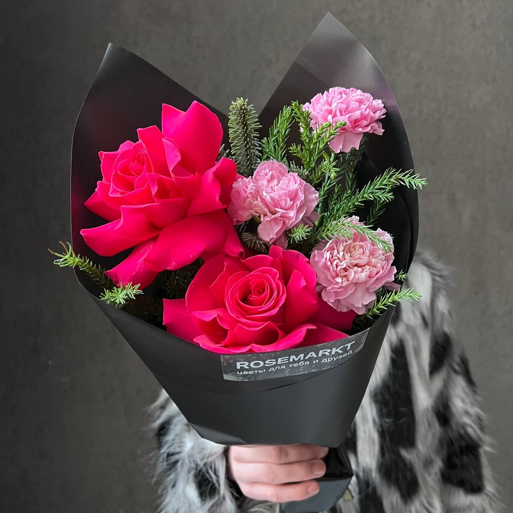 Клубника в горьком шоколаде: Пинк Флойд, хвойные ветки и розовые диантусы