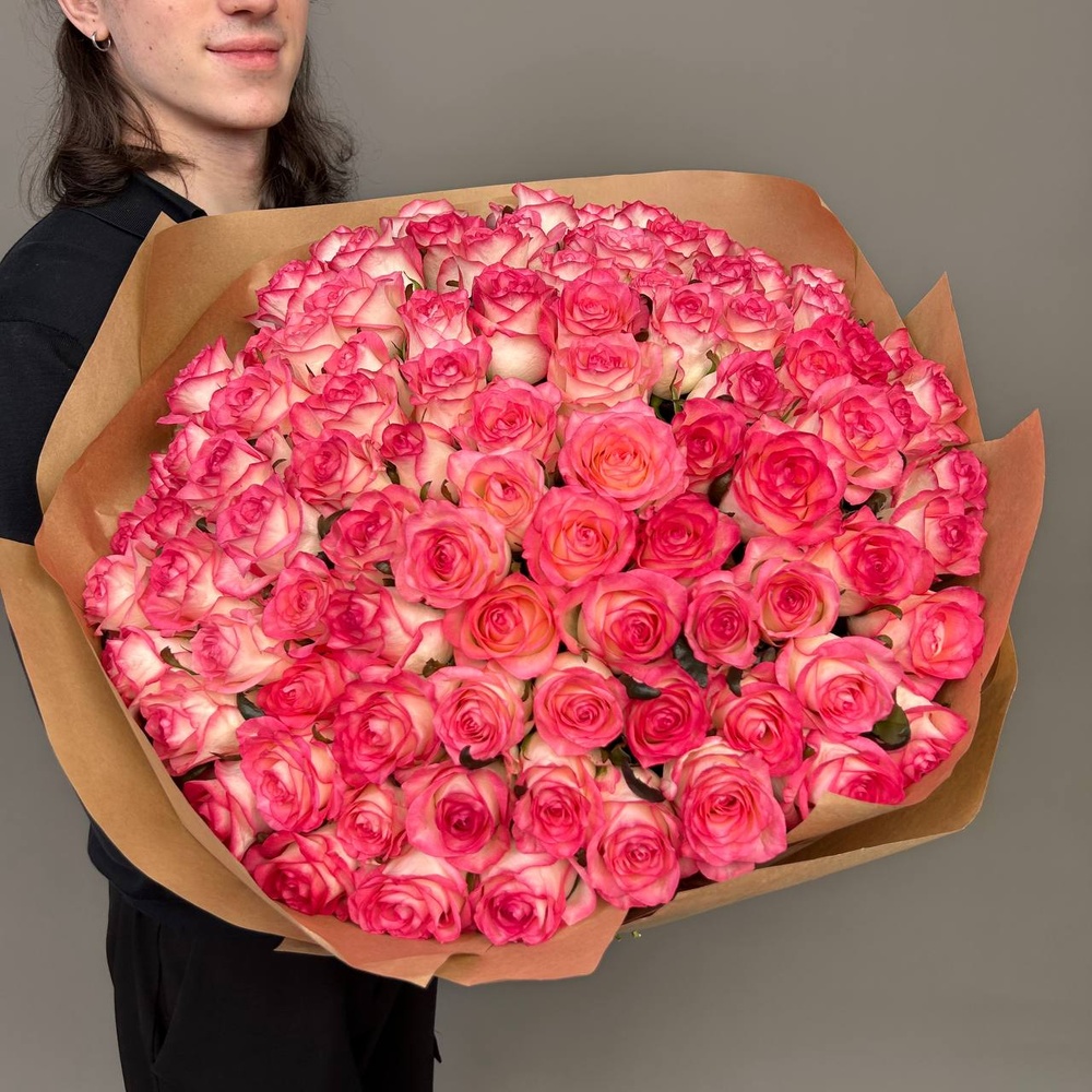 101 розовая роза в крафте с доставкой по Санкт-Петербургу