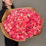 101 розовая роза в крафте с доставкой по Санкт-Петербургу - Фотография 1