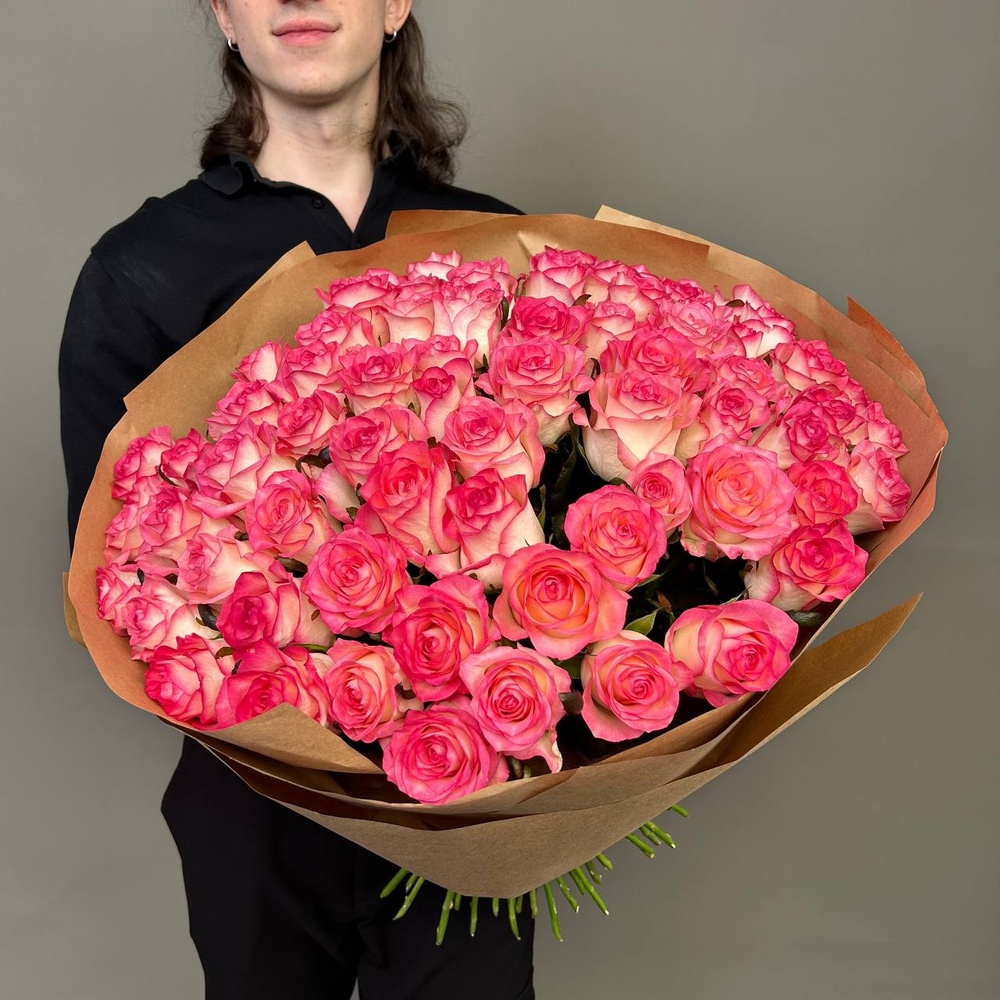 71 розовая роза в крафте с доставкой по Санкт-Петербургу
