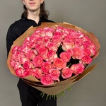 71 розовая роза в крафте с доставкой по Санкт-Петербургу - Фотография 1