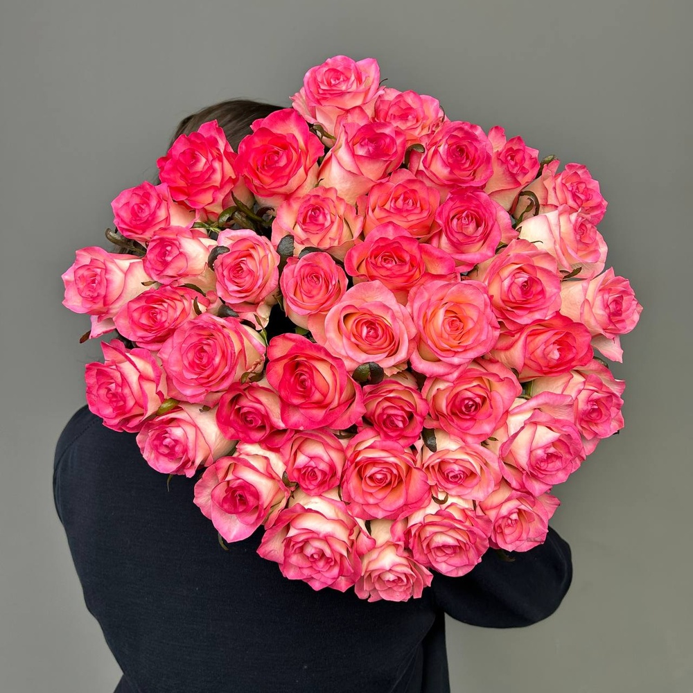 Свежие 41 розовая роза под ленту