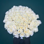 Свежих 101 белых роз под ленту - Фотография 9