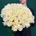 Свежих 101 белых роз под ленту - Фотография 5