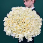 Свежих 101 белых роз под ленту - Фотография 2