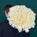 Свежих 101 белых роз под ленту - Фотография 8