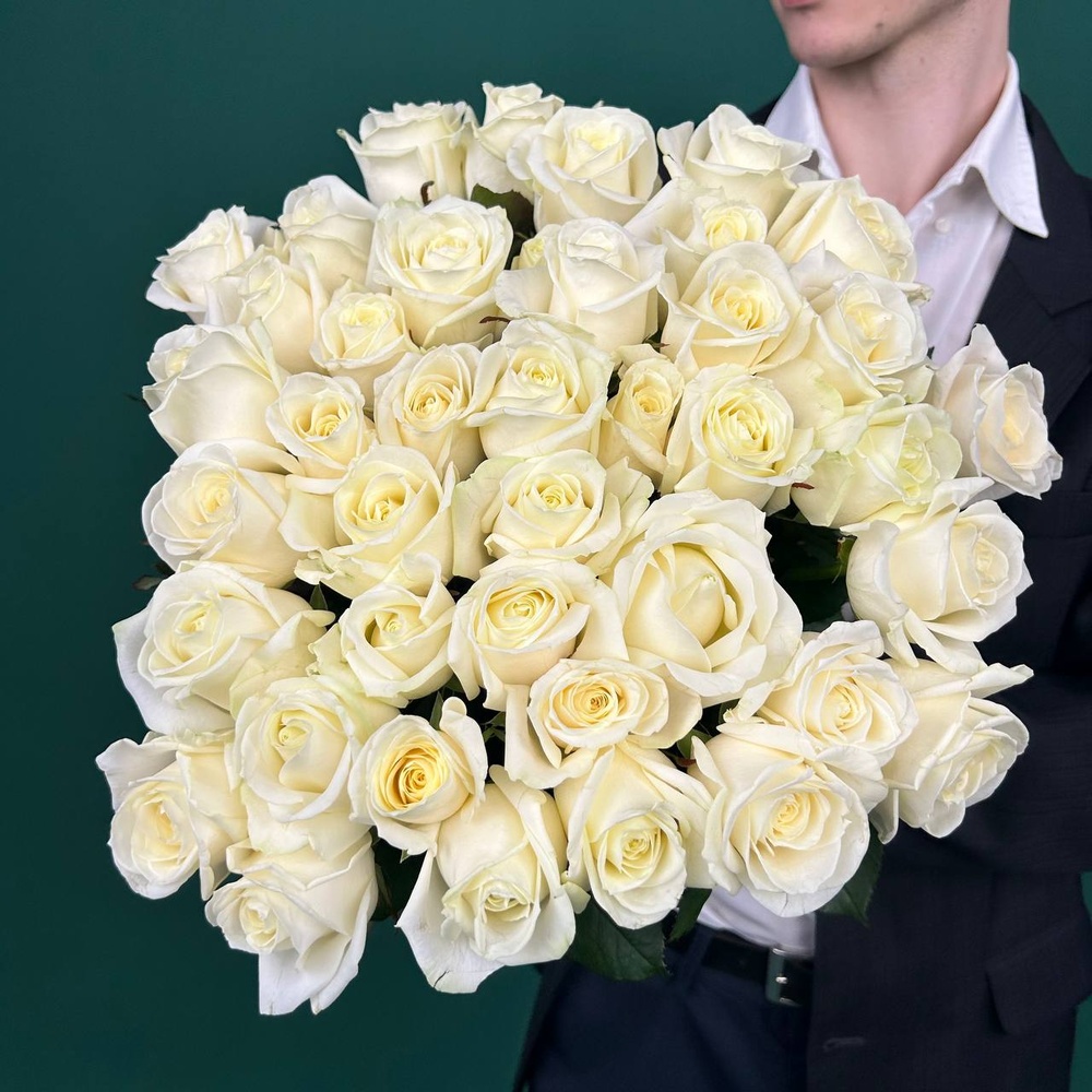 Свежие 41 белая роза под ленту