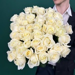 Свежие 41 белая роза под ленту - Фотография 1