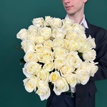 Свежие 41 белая роза под ленту - Фотография 7