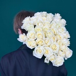 Свежие 41 белая роза под ленту - Фотография 10