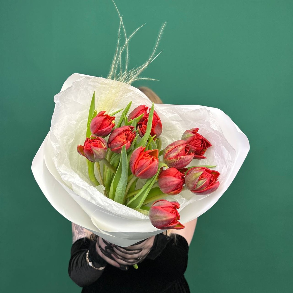 Марсала: 11 красных пионовидных тюльпанов