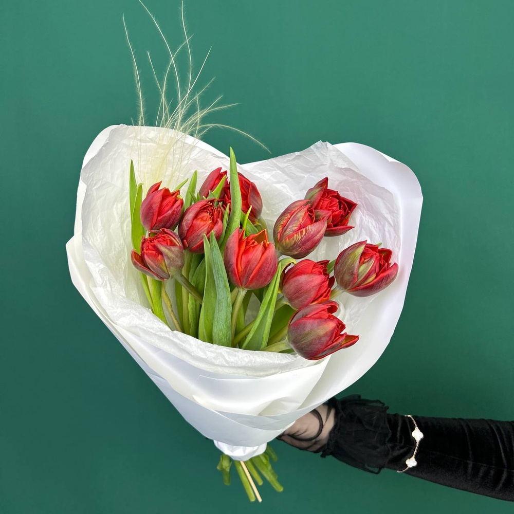 Марсала: 11 красных пионовидных тюльпанов