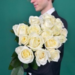 Свежих 19 белых роз под ленту - Фотография 2