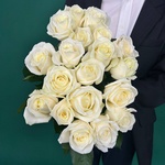 Свежих 19 белых роз под ленту - Фотография 4