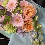 Букет цвета твоей души. Размер M с аквабоксом и коробкой-переноской - Фотография 9