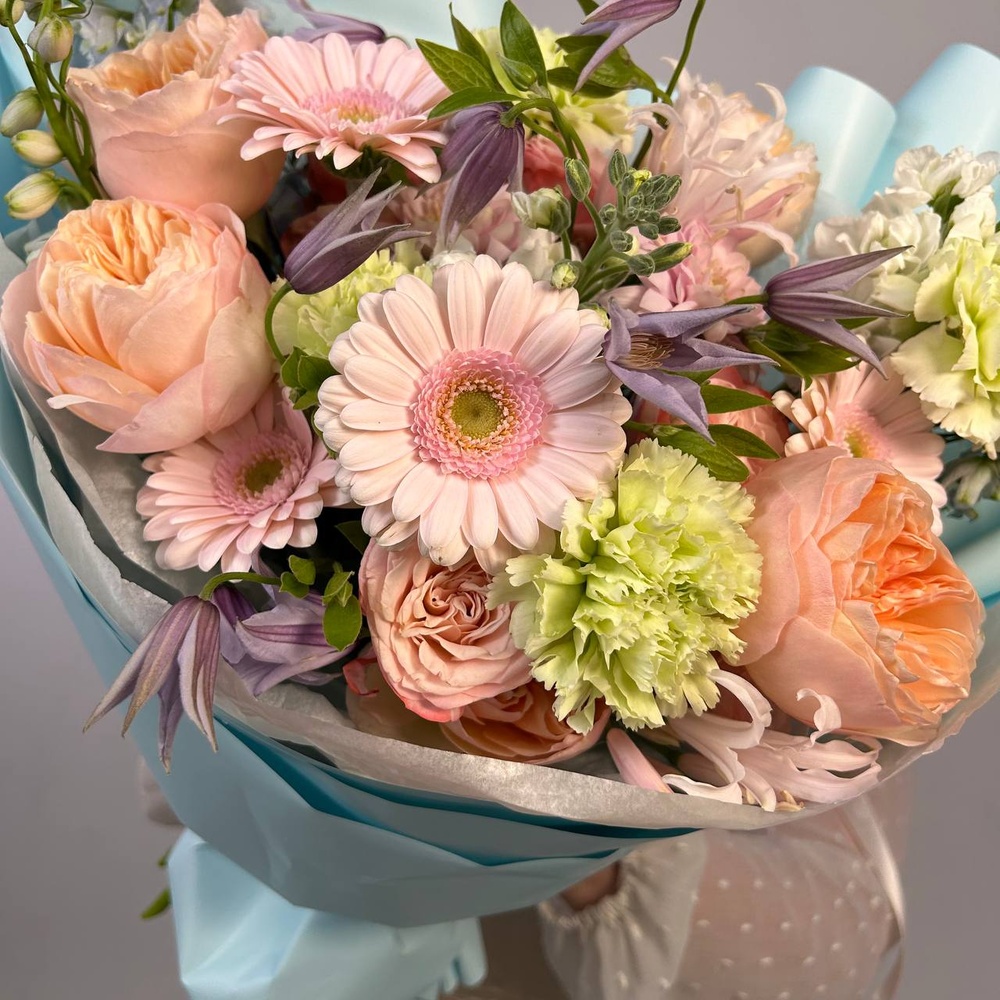 Букет цвета твоей души. Размер M с аквабоксом и коробкой-переноской