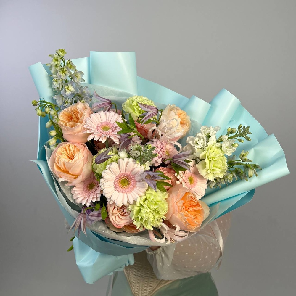 Букет цвета твоей души. Размер M с аквабоксом и коробкой-переноской