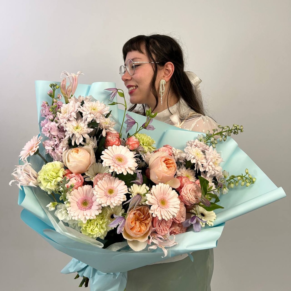 Букет цвета твоей души. Размер L с аквабоксом и коробкой-переноской