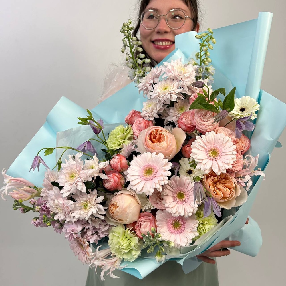 Букет цвета твоей души. Размер L с аквабоксом и коробкой-переноской