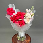 Букет «Она была прекрасна: французские розы и маттиола‎» + аквабокс и переноска - Фотография 6