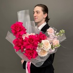 Букет «Она была прекрасна: французские розы и маттиола‎» + аквабокс и переноска - Фотография 3