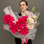 Букет «Она была прекрасна: французские розы и маттиола‎» + аквабокс и переноска - Фотография 10