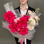 Букет «Она была прекрасна: французские розы и маттиола‎» + аквабокс и переноска - Фотография 9