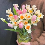 Формула весны: розовые тюльпаны + нарциссы с аквабоксом и коробкой-переноской - Фотография 7 Формула весны: розовые тюльпаны + нарциссы с аквабоксом и коробкой-переноской - Фотография 7