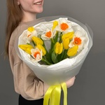 Красота в глазах смотрящего: микс из желтых тюльпанов и нарциссов - Фотография 5