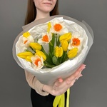 Красота в глазах смотрящего: микс из желтых тюльпанов и нарциссов - Фотография 7