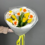 Красота в глазах смотрящего: микс из желтых тюльпанов и нарциссов - Фотография 6