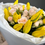 Хочу букет! Микс из желтых тюльпанов и кустовой розы - Фотография 10