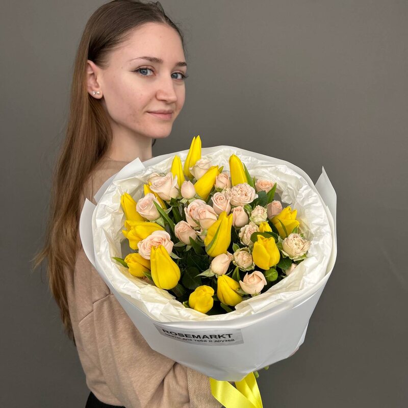 Хочу букет! Микс из желтых тюльпанов и кустовой розы