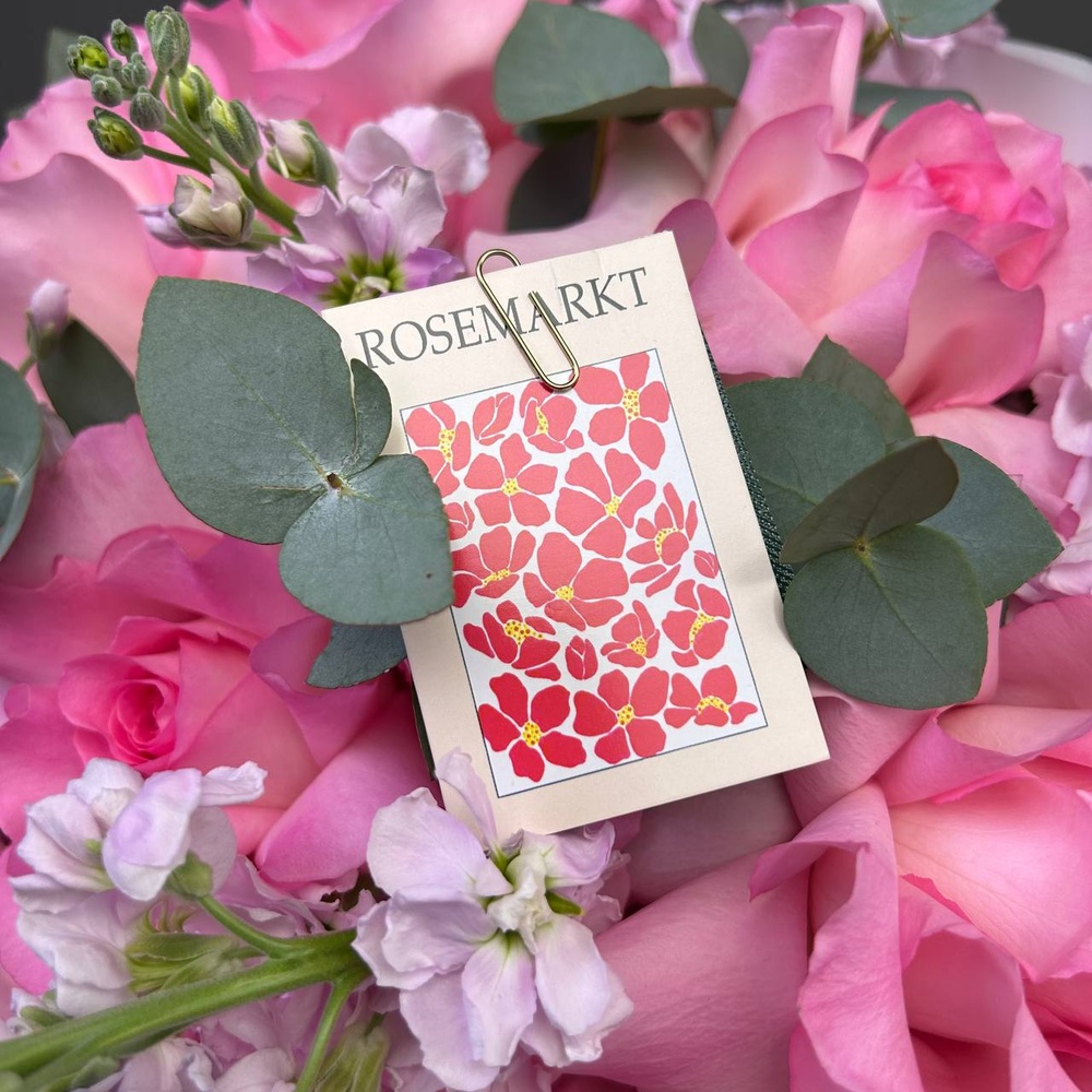 Её нежные поцелуи: французская роза и маттиола + аквабокс и коробка-переноска