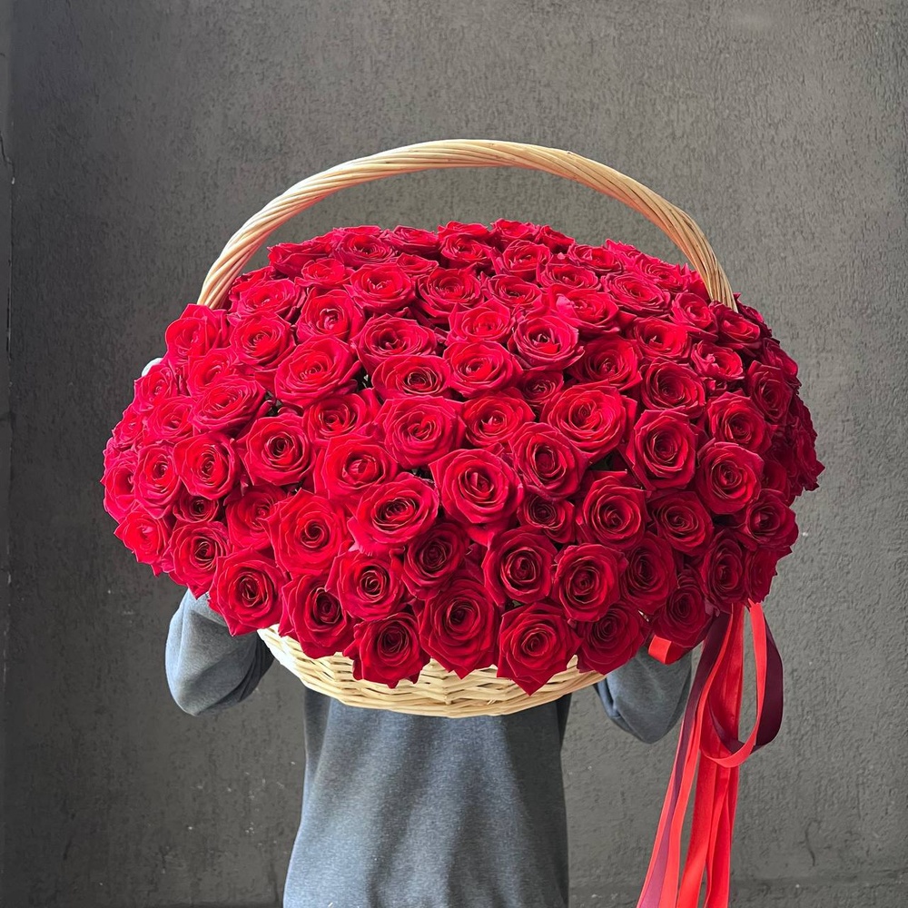161 красная роза в корзине